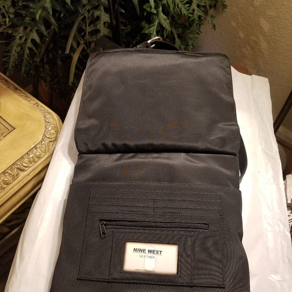 Classy Handbag - image 5